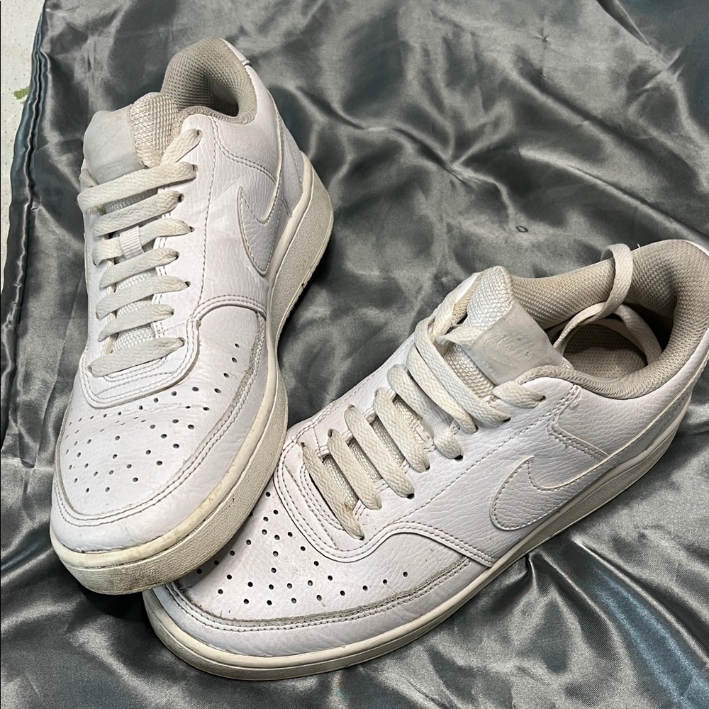 Nike Men's Classic White Sneakers- court vision